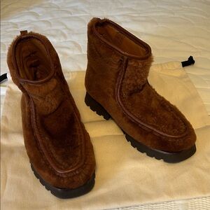 HEREU Shearling Boots, NWT